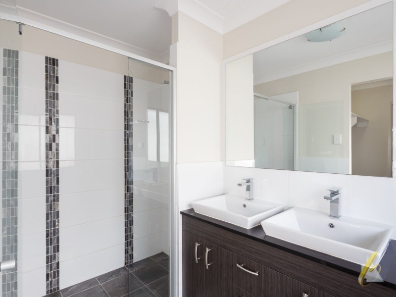 4 Berkshire Place, Heathwood QLD 4110