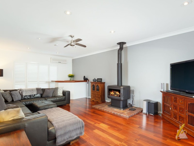 3 Tinamba Court, Karana Downs QLD 4306