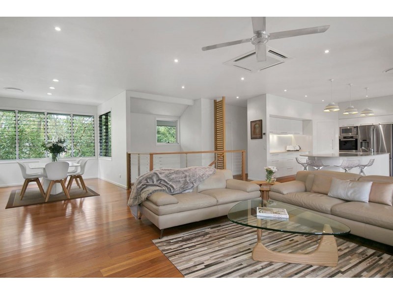 212 Chapel Hill Road, Chapel Hill QLD 4069