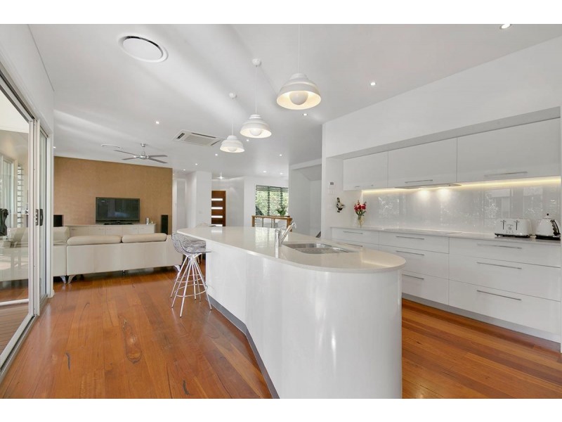 212 Chapel Hill Road, Chapel Hill QLD 4069
