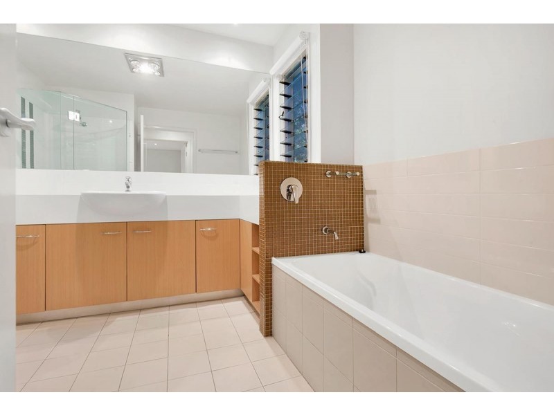 212 Chapel Hill Road, Chapel Hill QLD 4069