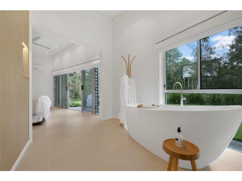 212 Chapel Hill Road, Chapel Hill QLD 4069