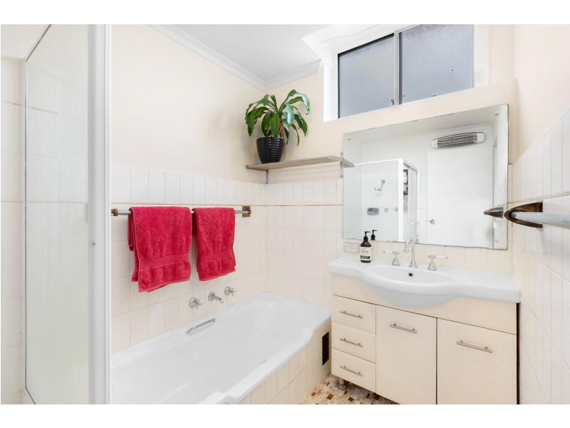 2/62 Grosvenor Crescent, Summer Hill NSW 2130