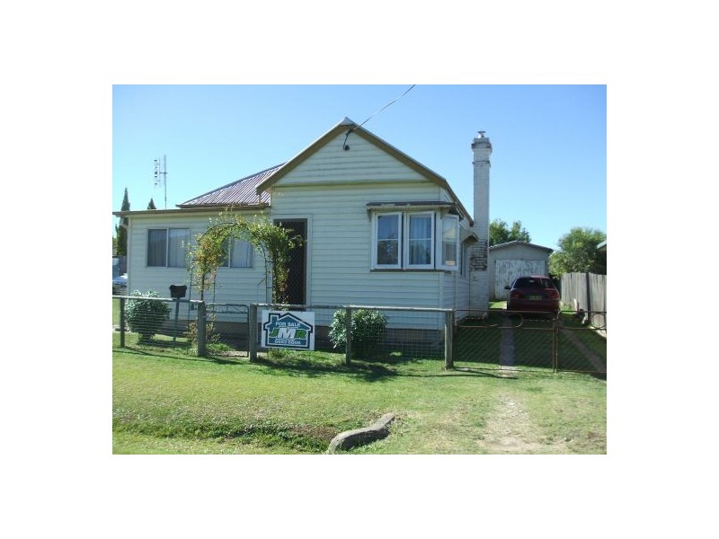 14 Railway Street, Tenterfield NSW 2372