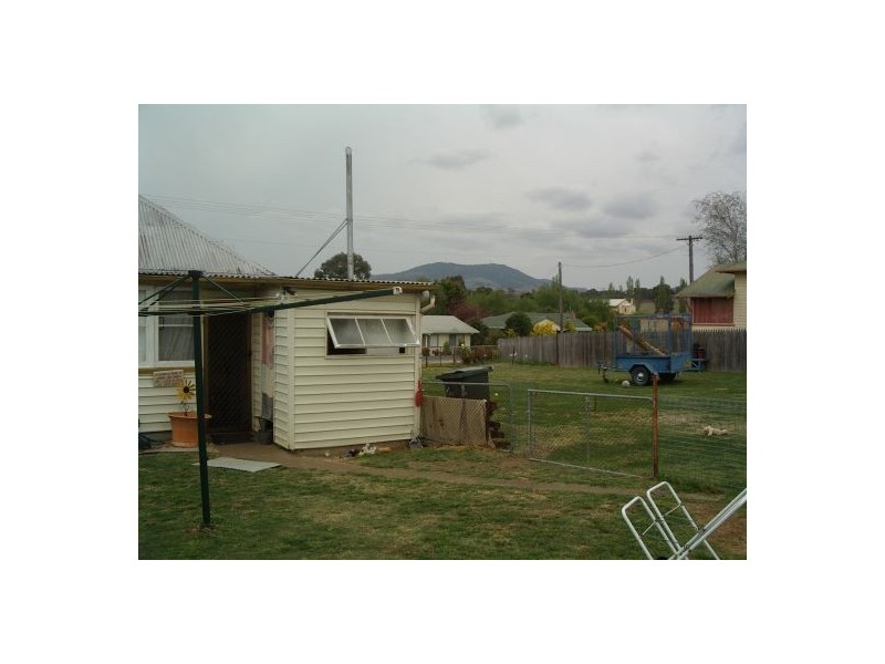 14 Railway Street, Tenterfield NSW 2372