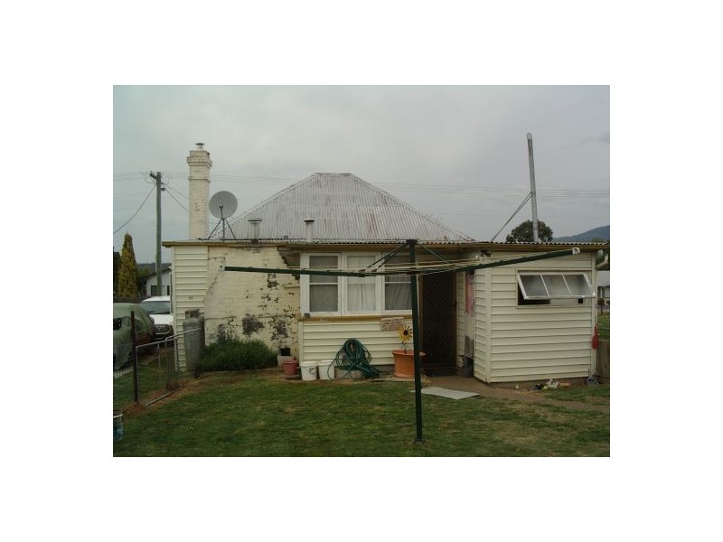 14 Railway Street, Tenterfield NSW 2372
