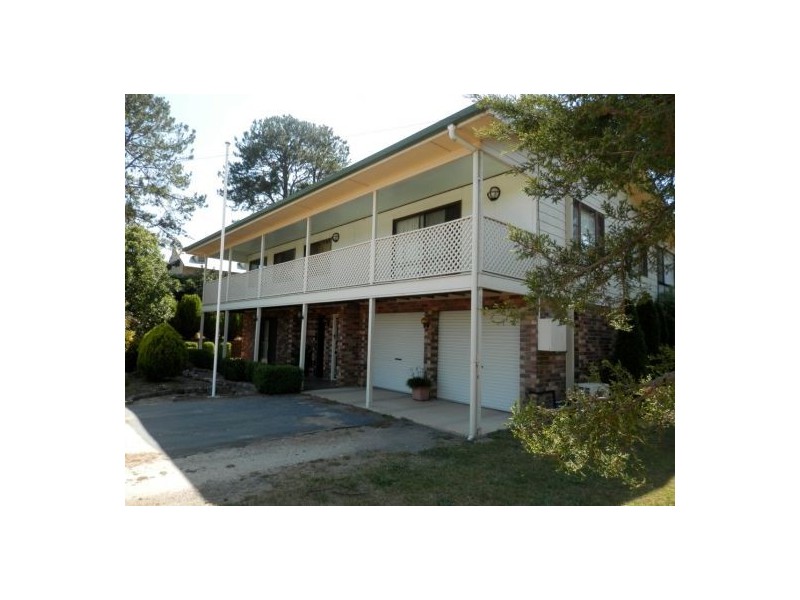 215 East Street, Tenterfield NSW 2372