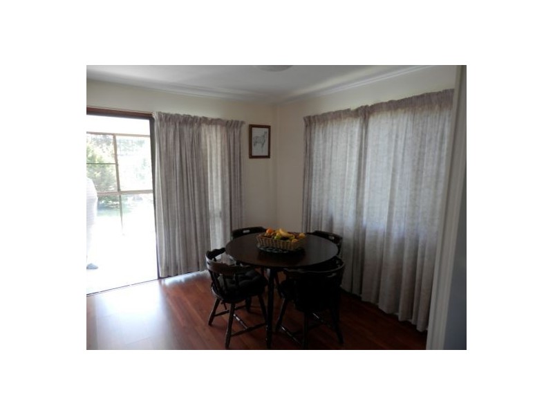 215 East Street, Tenterfield NSW 2372