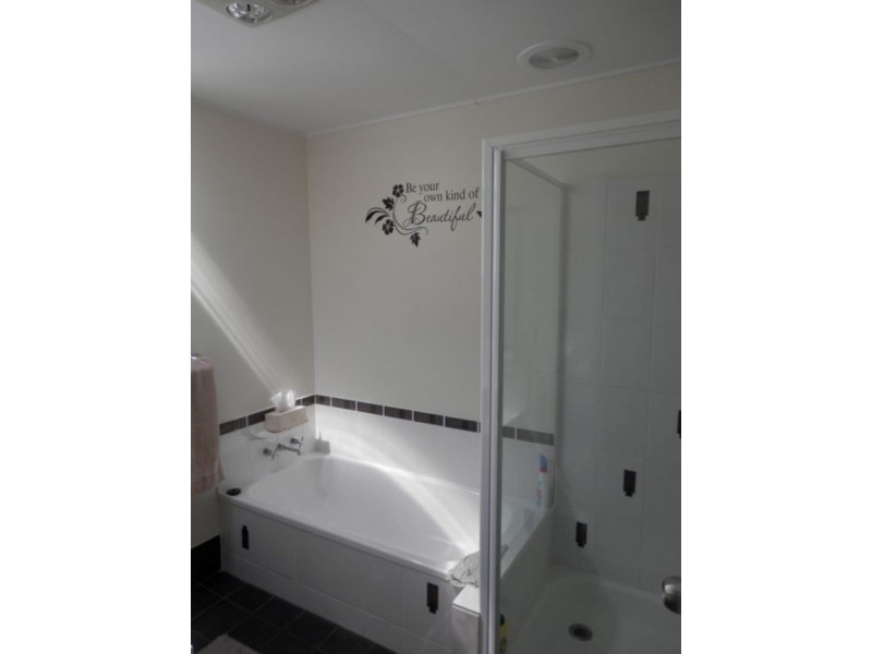 215 East Street, Tenterfield NSW 2372