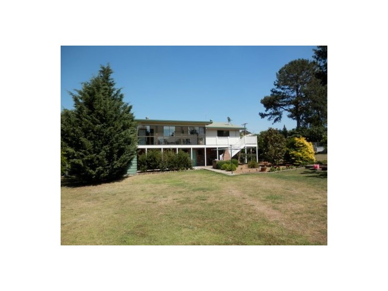215 East Street, Tenterfield NSW 2372