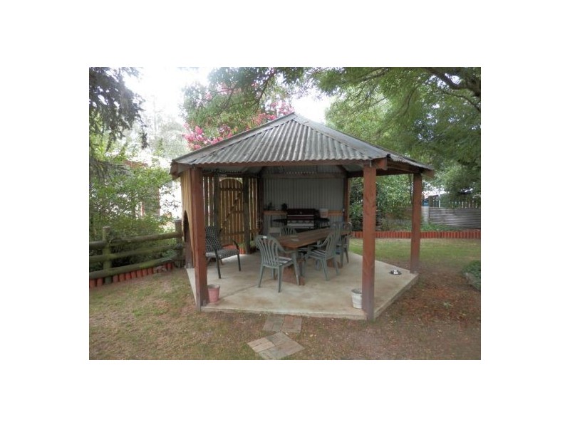 91 Logan St, Tenterfield NSW 2372