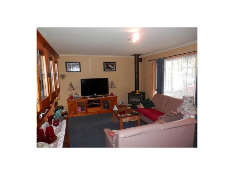 91 Logan St, Tenterfield NSW 2372