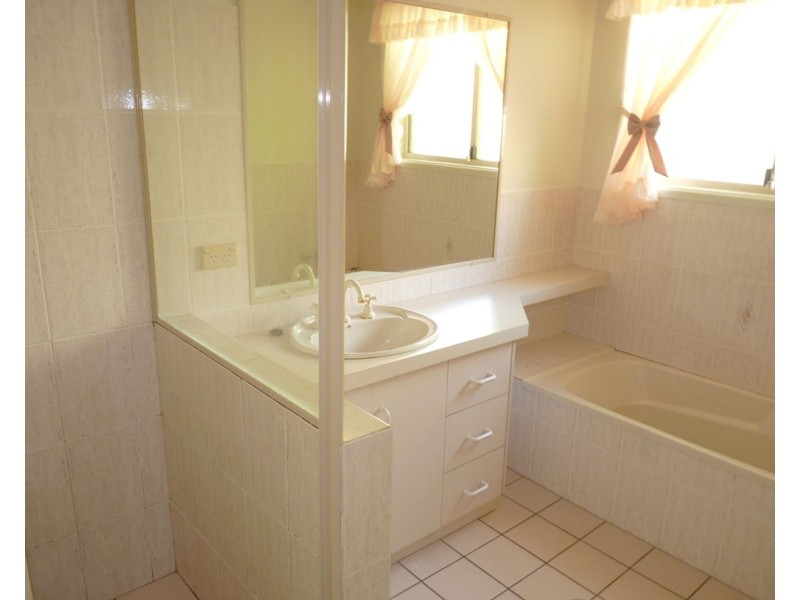 2/3 Belvedere Drive, East Lismore NSW 2480