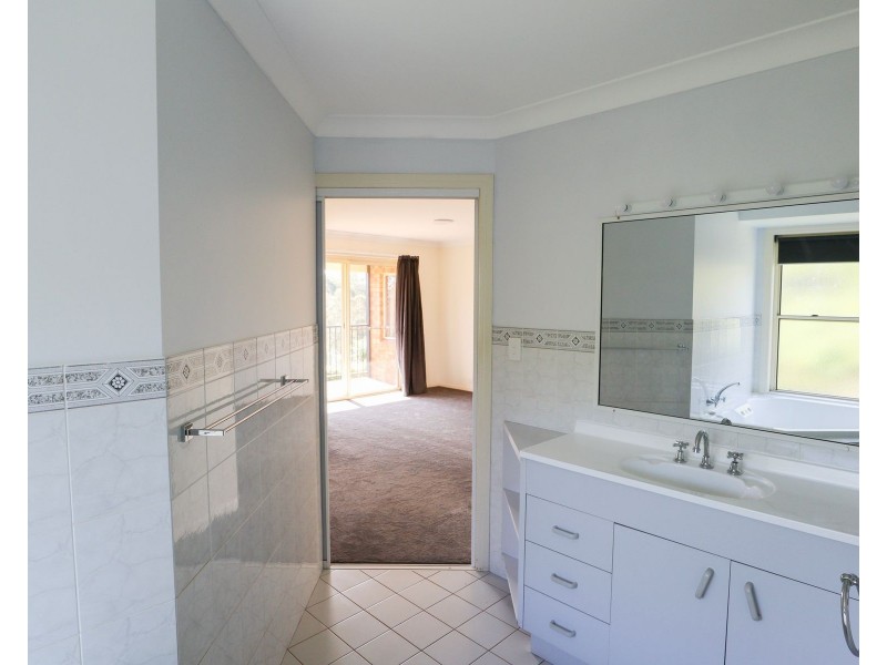 17 Highview Crescent, Modanville NSW 2480