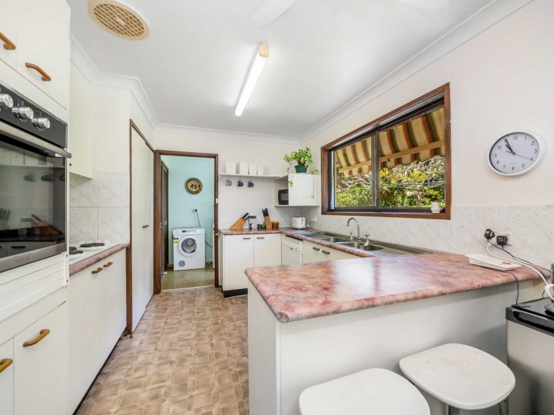 16 Mundurra Avenue, Ocean Shores NSW 2483