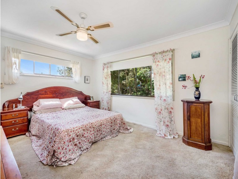 16 Mundurra Avenue, Ocean Shores NSW 2483