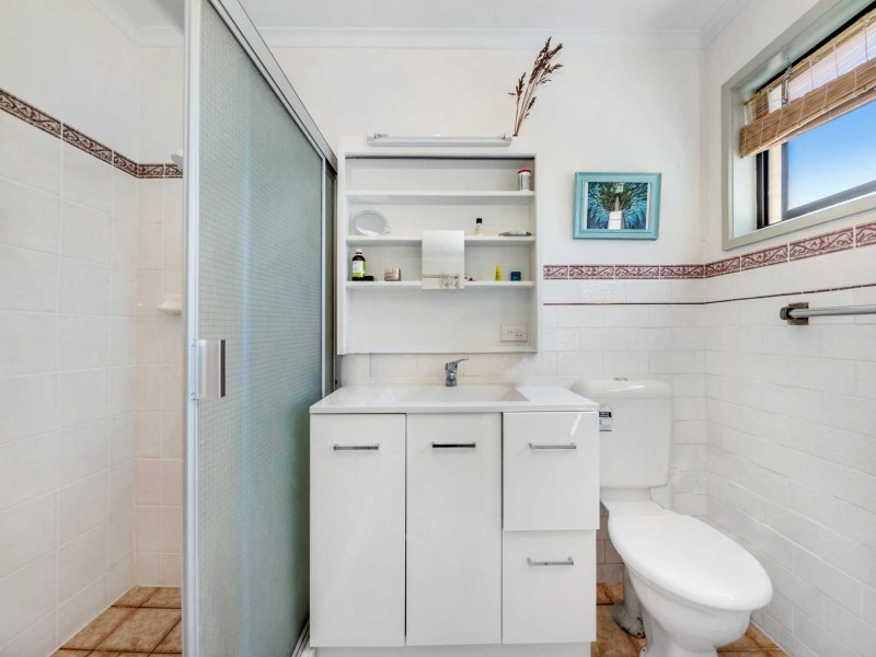 16 Mundurra Avenue, Ocean Shores NSW 2483