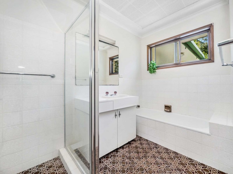 16 Mundurra Avenue, Ocean Shores NSW 2483