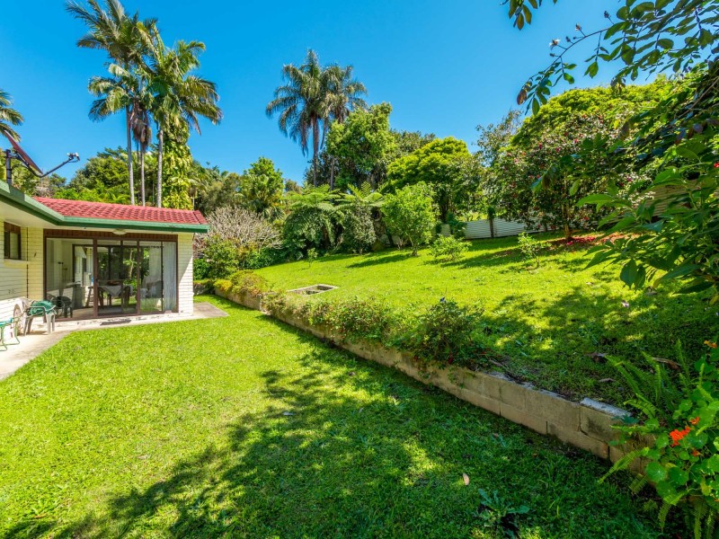 16 Mundurra Avenue, Ocean Shores NSW 2483