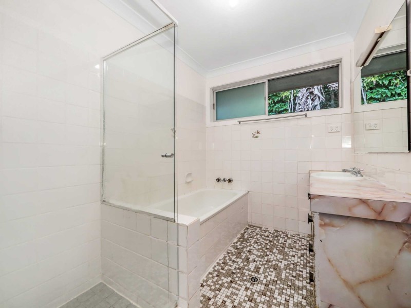 20 Rajah Road, Ocean Shores NSW 2483