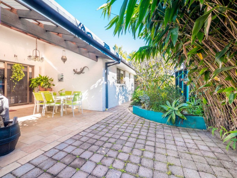 10 Natan Court, Ocean Shores NSW 2483