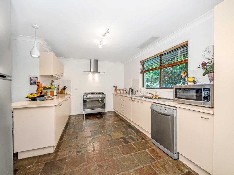 10 Natan Court, Ocean Shores NSW 2483