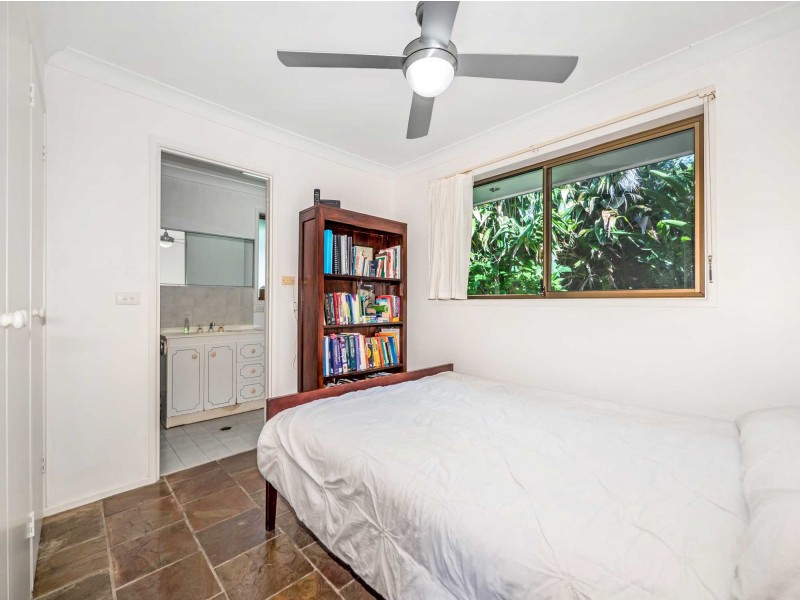 10 Natan Court, Ocean Shores NSW 2483