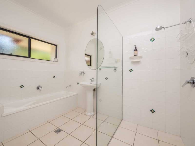 7 Wattar Court, Ocean Shores NSW 2483