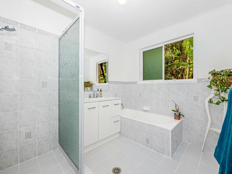 10 Gin Gin Crescent, Ocean Shores NSW 2483
