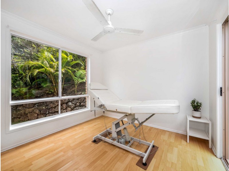 10 Gin Gin Crescent, Ocean Shores NSW 2483