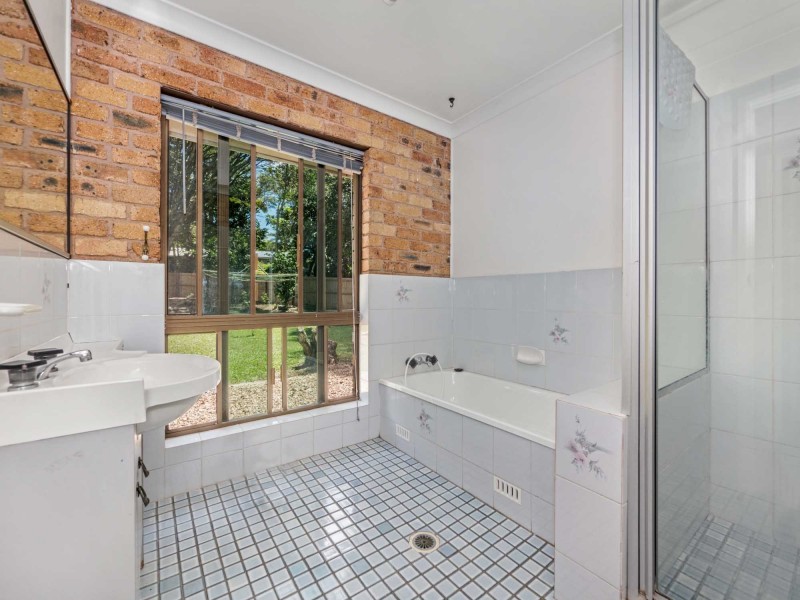 4 Kulgun Court, Ocean Shores NSW 2483