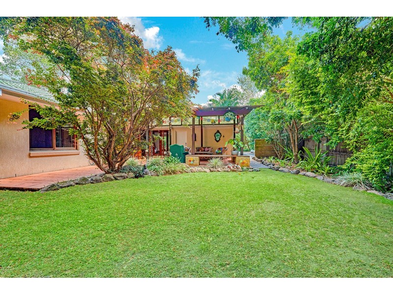 16 Berrimbillah Court, Ocean Shores NSW 2483