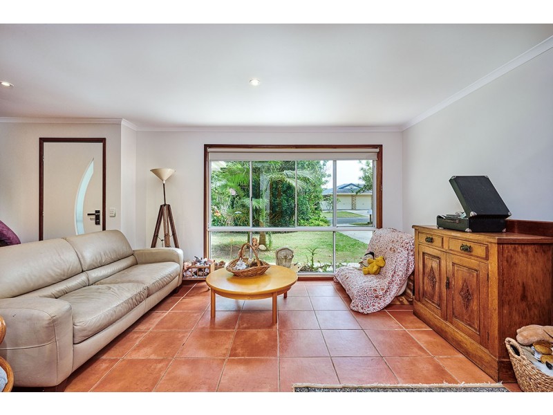 16 Berrimbillah Court, Ocean Shores NSW 2483