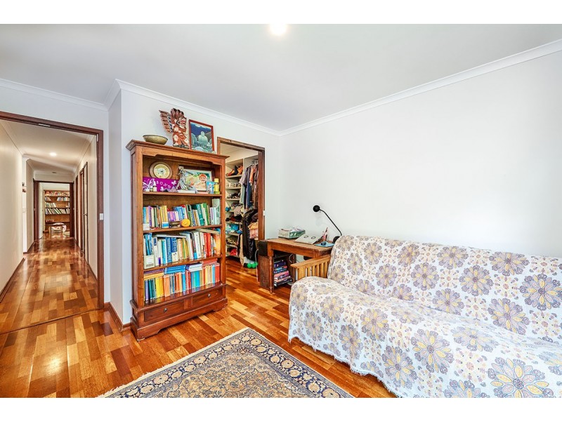 16 Berrimbillah Court, Ocean Shores NSW 2483