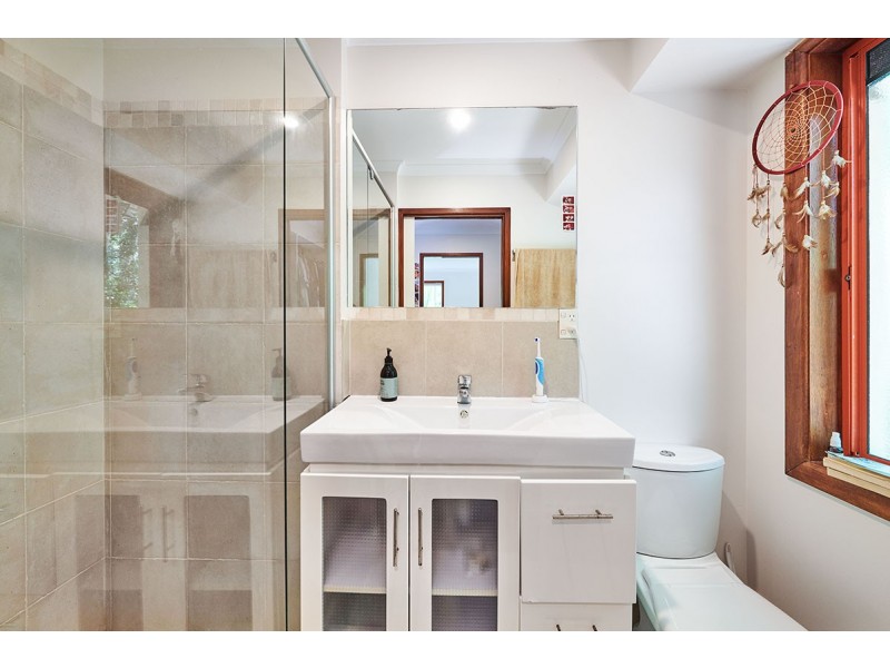 16 Berrimbillah Court, Ocean Shores NSW 2483