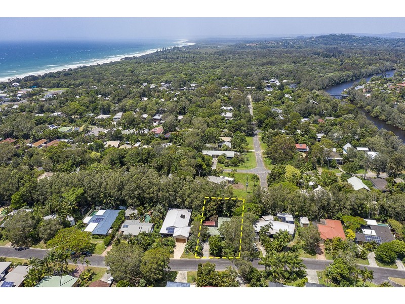 16 Berrimbillah Court, Ocean Shores NSW 2483