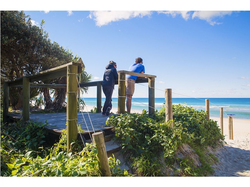 16 Berrimbillah Court, Ocean Shores NSW 2483