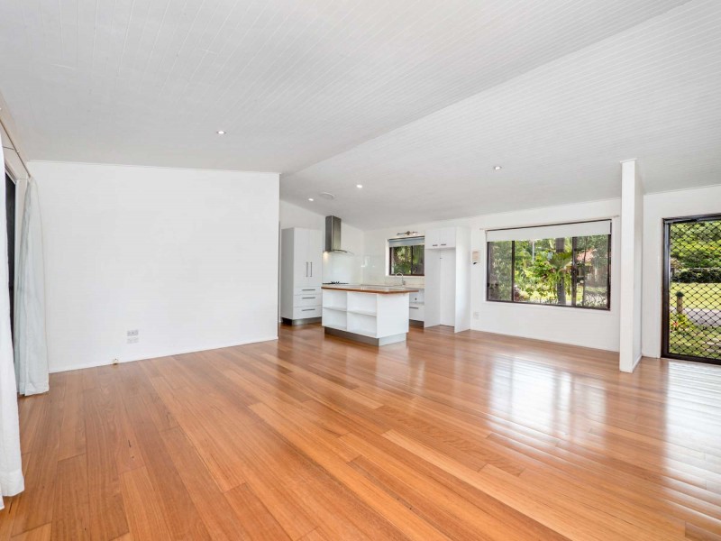 8 Gilba Avenue, Ocean Shores NSW 2483