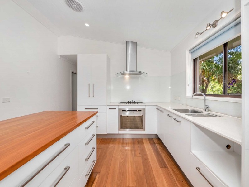 8 Gilba Avenue, Ocean Shores NSW 2483