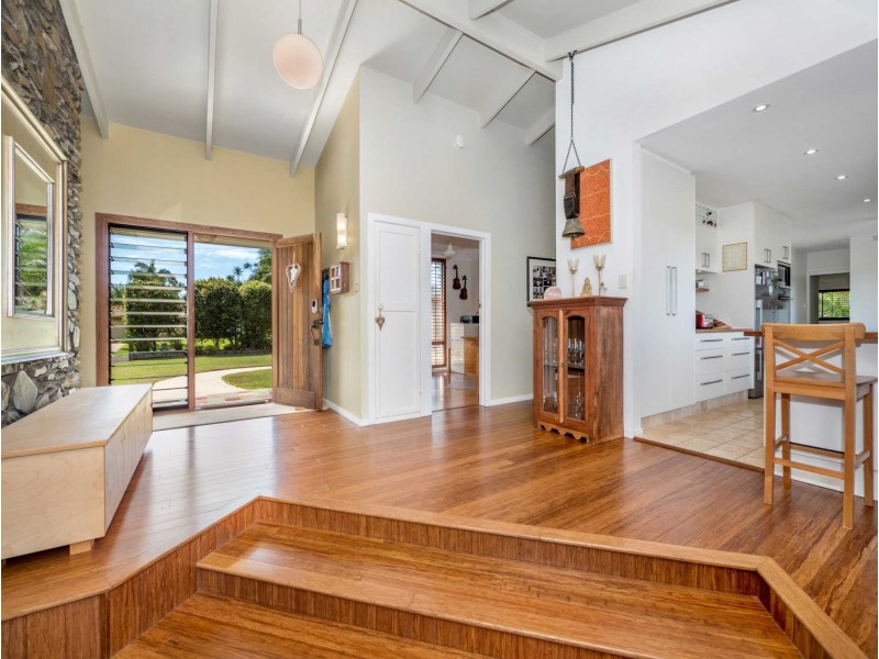 4 Woggoon Terrace, Ocean Shores NSW 2483