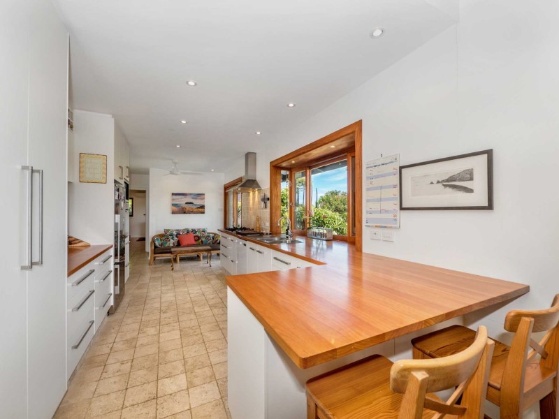 4 Woggoon Terrace, Ocean Shores NSW 2483