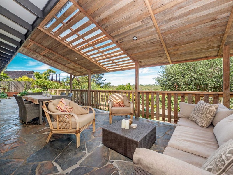 4 Woggoon Terrace, Ocean Shores NSW 2483