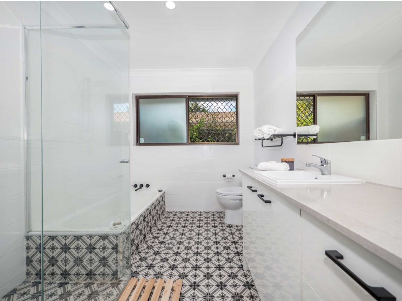 1/50 Balemo Drive, Ocean Shores NSW 2483