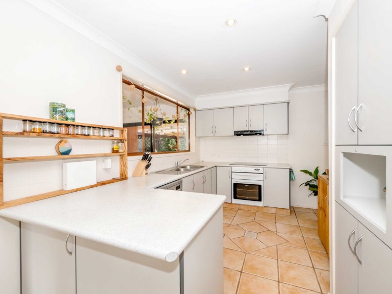 2 Woggoon Terrace, Ocean Shores NSW 2483