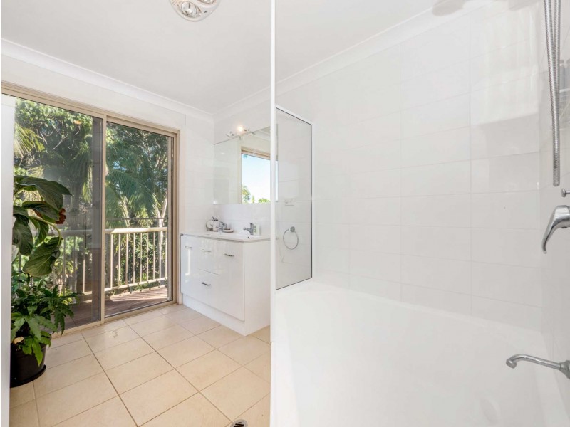 7 Yackatoon Court, Ocean Shores NSW 2483