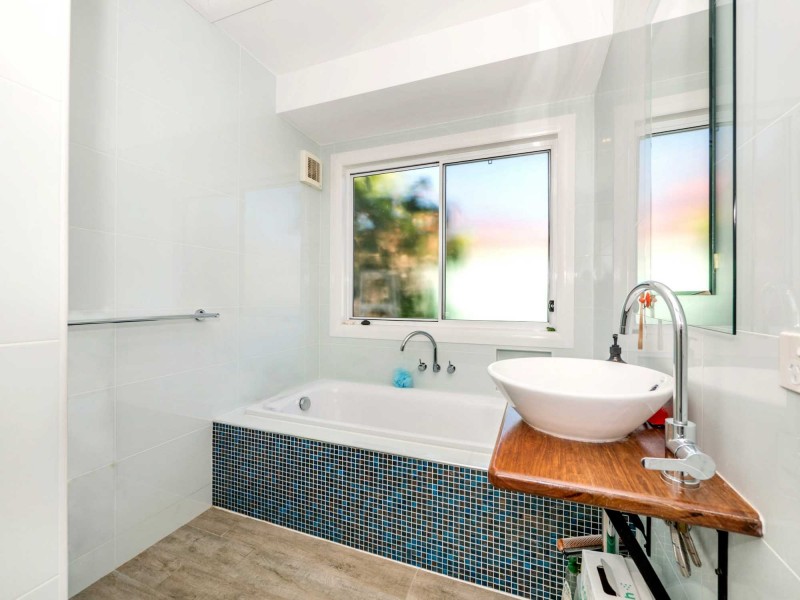 18A Warrambool Road, Ocean Shores NSW 2483