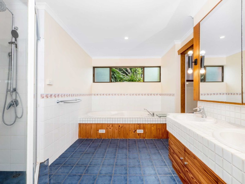 3 Yackatoon Court, Ocean Shores NSW 2483