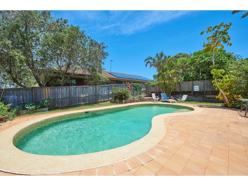 9 Jarrah Crescent, Ocean Shores NSW 2483