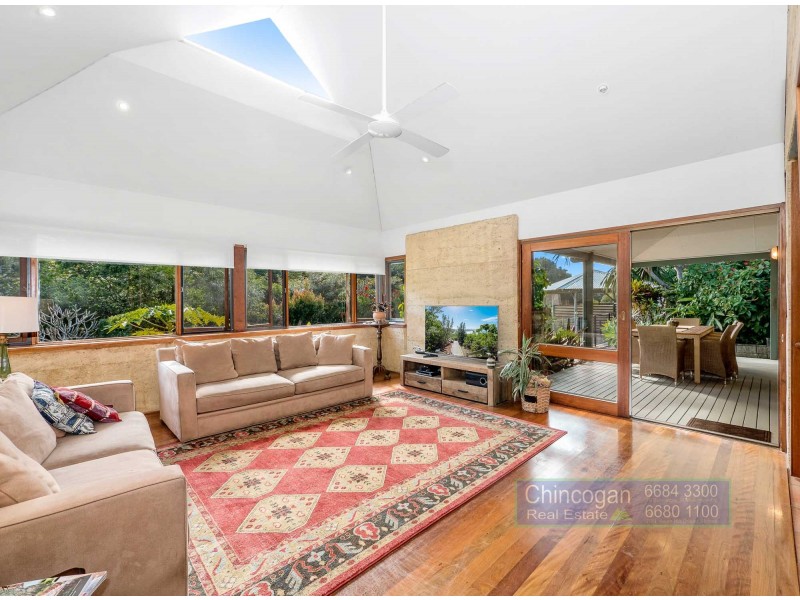 16 Benjamins Lane, Ocean Shores NSW 2483