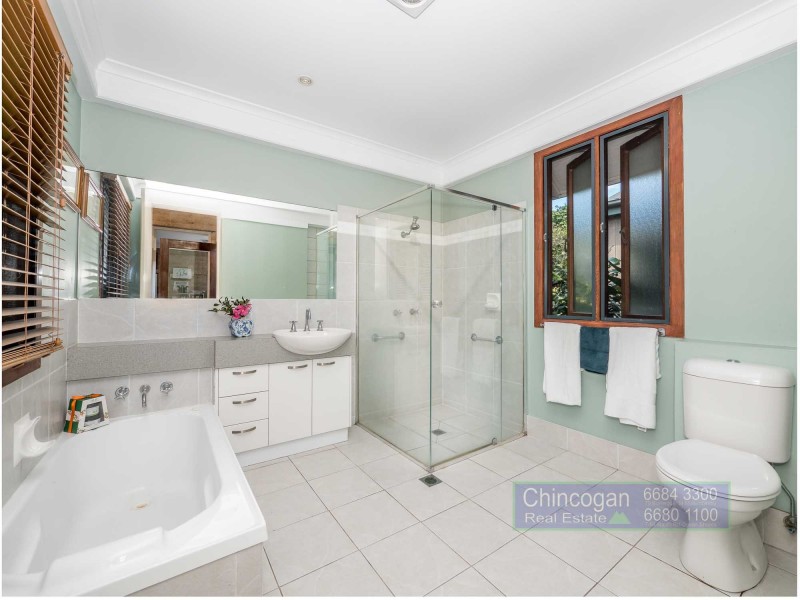 16 Benjamins Lane, Ocean Shores NSW 2483